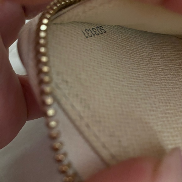 Louis Vuitton | 2007 Damier Azur Pattern Zippy Wallet - Picture 8 of 13